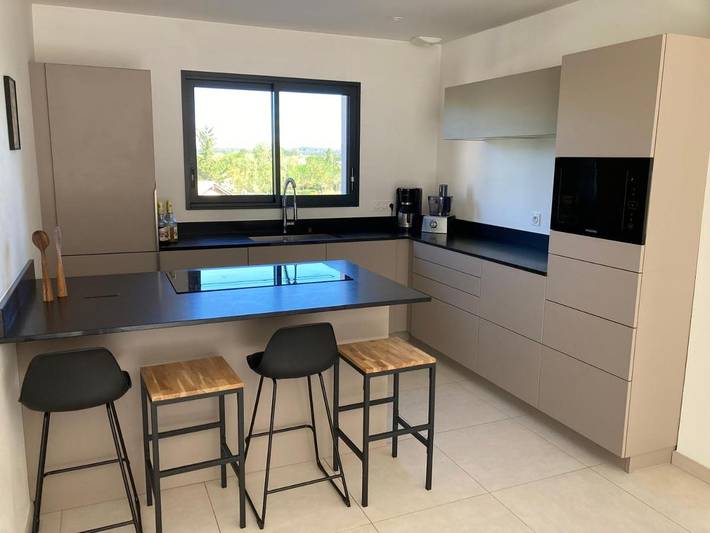 Location de vacances pour 5 personnes, avec jardin ainsi que vue et piscine à Sussargues - 4