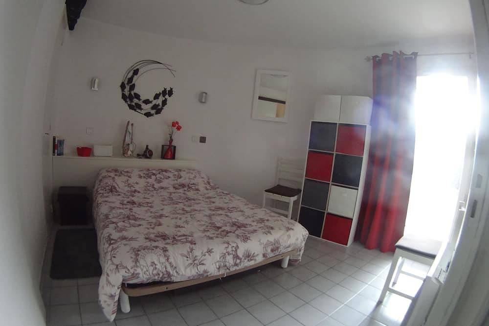 House by the water, large garden Wifi and pool Le Barcarès in Le Barcarès, Côte d'Améthyste