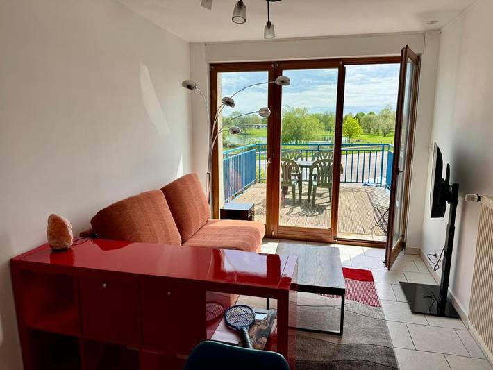 Gîte pour 4 personnes, avec vue ainsi que terrasse et vue sur le lac dans Socourt - 2