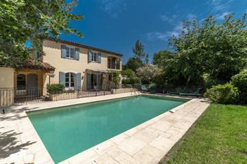 Location de vacances pour 8 personnes, avec terrasse et jardin à La Motte