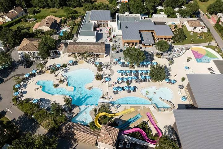 Camping voor 4 personen, with terras and sauna as well as zwembad, met huisdier in Sampzon