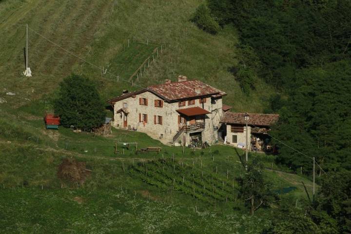 Gîte pour 8 personnes, avec vue ainsi que jardin et terrasse, animaux acceptés à Gargnano - 2