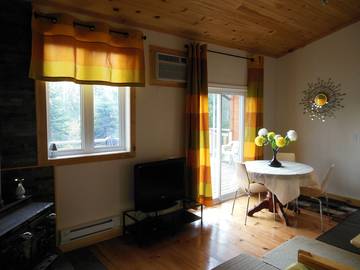 Vacation Rental for 4 Guests in Kawartha Lakes, Picture 2