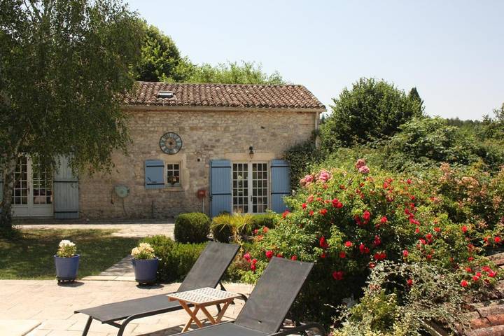 Location de vacances pour 2 personnes, avec piscine ainsi que jardin et vue, animaux acceptés à Montayral - 4