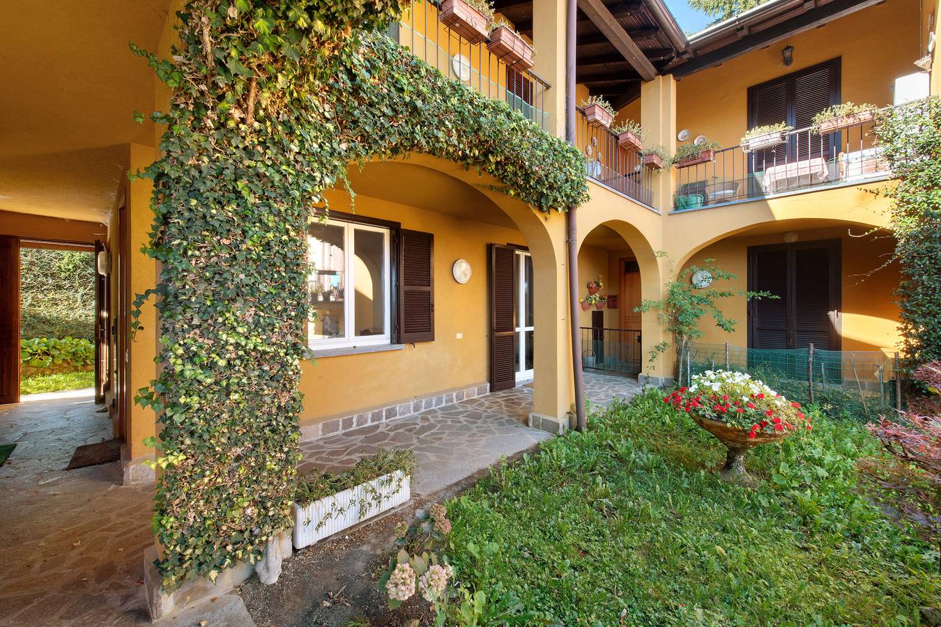 Entire apartment, Ghome and Home – Relaxation and Breathtaking Views on Lake Como in Civenna, Comune di Bellagio