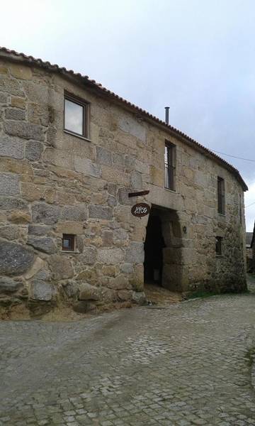 Maison de campagne pour 4 personnes, avec jardin et vue, animaux acceptés dans Castro Daire