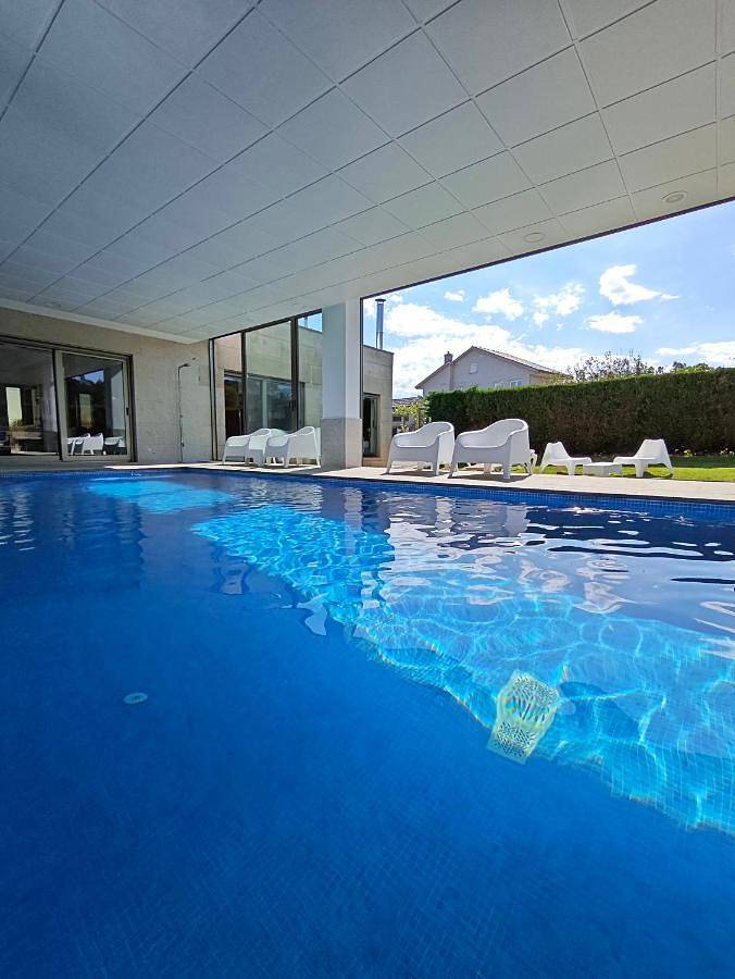 Casa para 8 personas, con jardín además de piscina y jacuzzi, Familias con niños en Sanxenxo