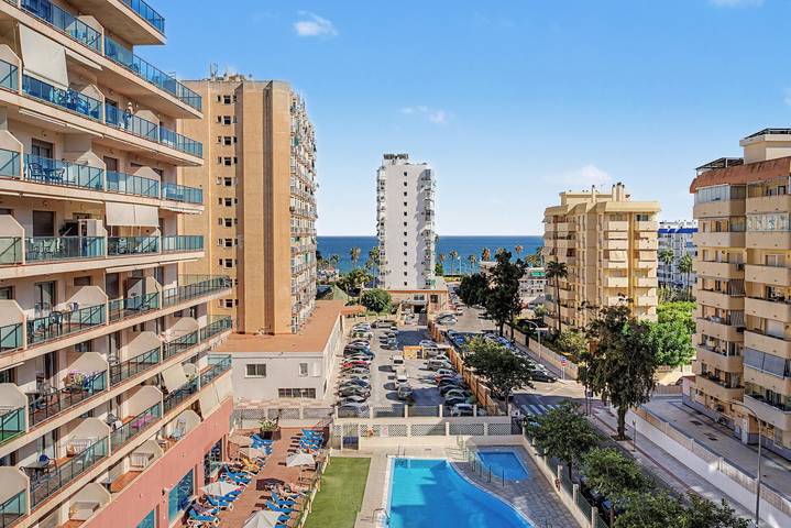 Ganze Wohnung, Apartment 'Bluehorizonbenalmadena' mit Pool, privater Terrasse und Wlan in Benalmádena Costa, Benalmádena