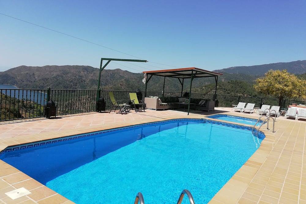 Fantastica Villa Con Piscina Y Jardin Privados En Istan Cerca De Marbella in Istán, Sierra de las Nieves