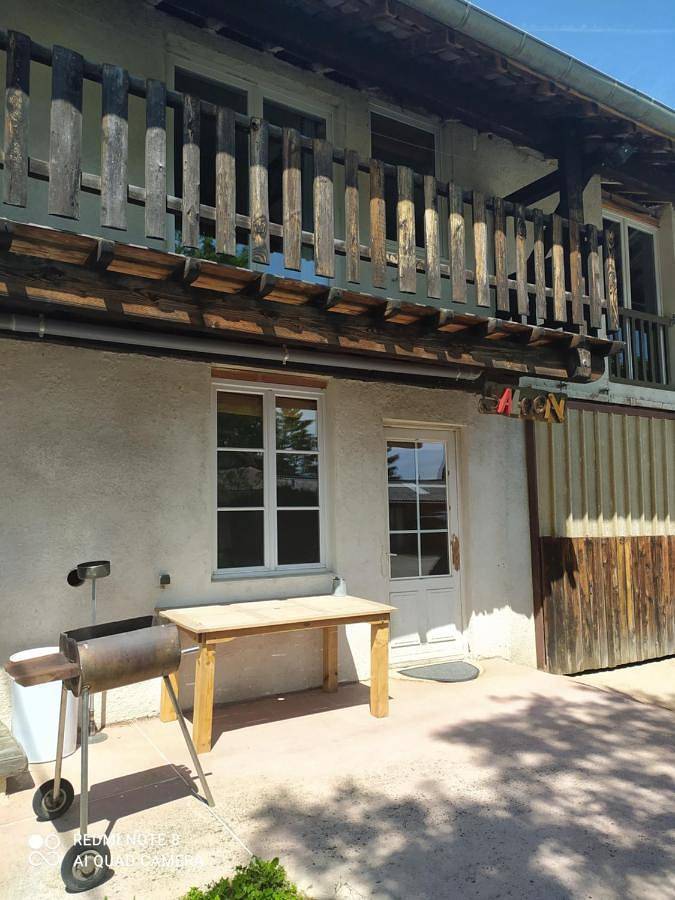 Gîte pour 3 personnes, avec vue et jardin à Chazey-sur-Ain - 2