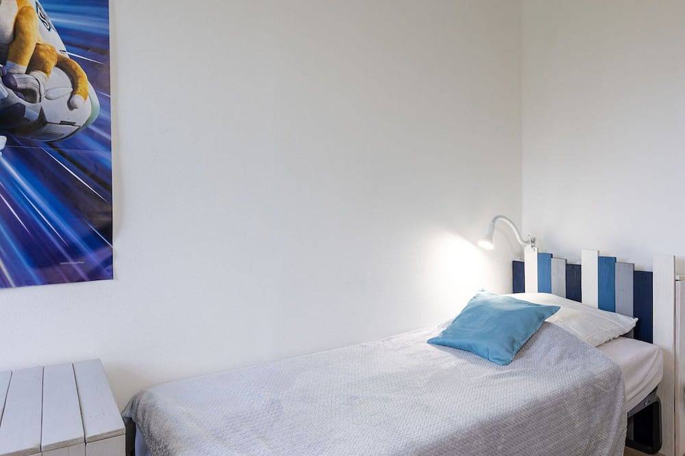 Entire apartment, Cosy apartment for 4 guests with Wifi, Tv and terrace in Pleurtuit, Saint-Malo region