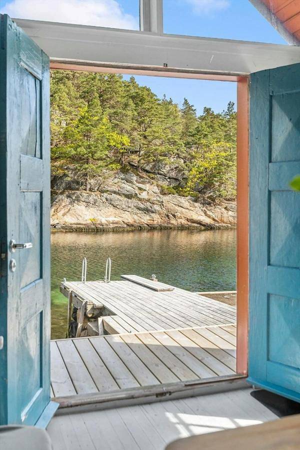 200-Year-Old House By The Southern Archipelago in Mandal