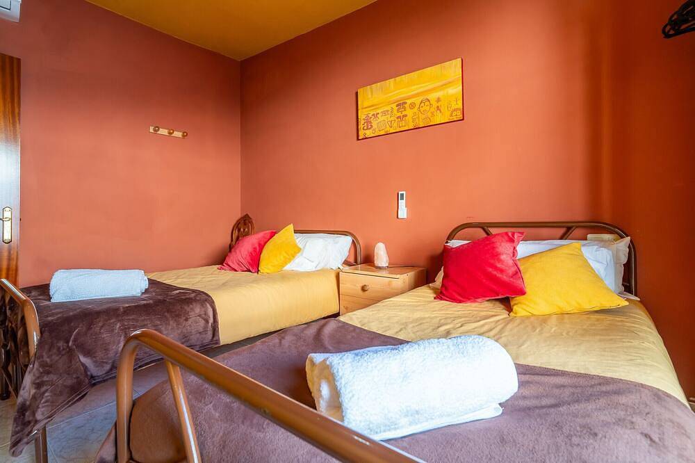 Cubo's Casa Mox Sierra de las Nieves Views / piscina privada / aire acondicionado / centrico / aparcamiento gratis in Yunquera, Sierra de las Nieves