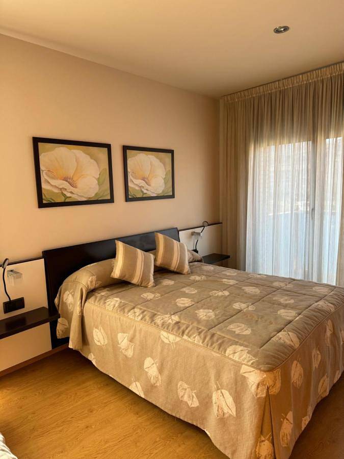 Gîte pour 11 personnes, avec jardin à Arén