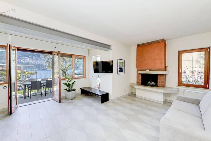 Maison Sabina con splendida vista lago, idromassaggio e giardino privato in Brenzone, Prealpi Gardesane