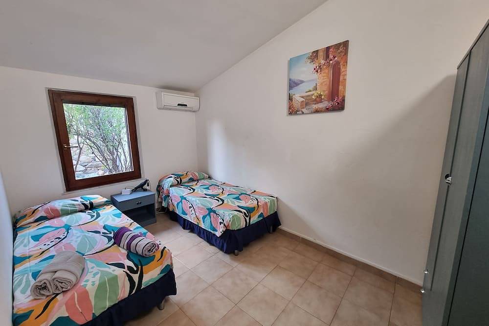 5 min walk to the beach!Stylish home with views. in Solanas, Comune di Sinnai