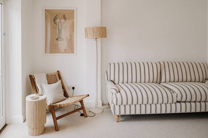 Bumpkin. Stylish Coastal Home. Walk to Beach & Award-Winning Seafood. Sleeps 6 in Mersea Island, Colchester