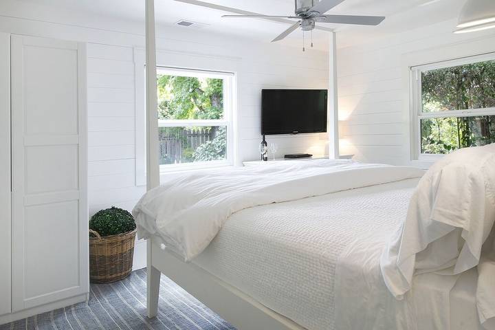 Vacation home for 6 people, with yard and hot tub as well as terrace in Russian River