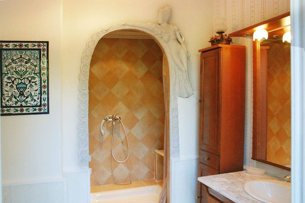 Appartement entier, Charme  Serenite  Au Coeur D'Une Nature Preservee - réduction spéciale été 2026 in Cuers, Côte méditerranéenne (France)