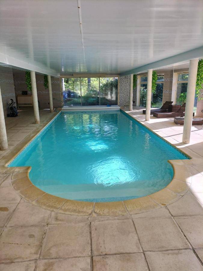 Casa de huéspuedes para 4 personas, con piscina y jardín además de vistas al lago y vistas - 1