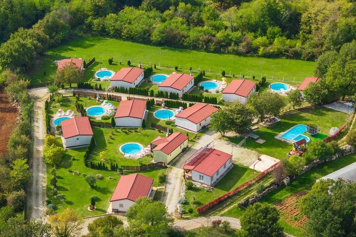 Gästehaus für 6 Personen, mit Balkon und Terrasse sowie Garten und Pool in Istrien