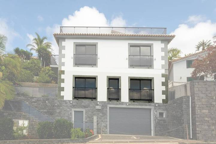 Bed and breakfast for 4 people, with garden in Madeira