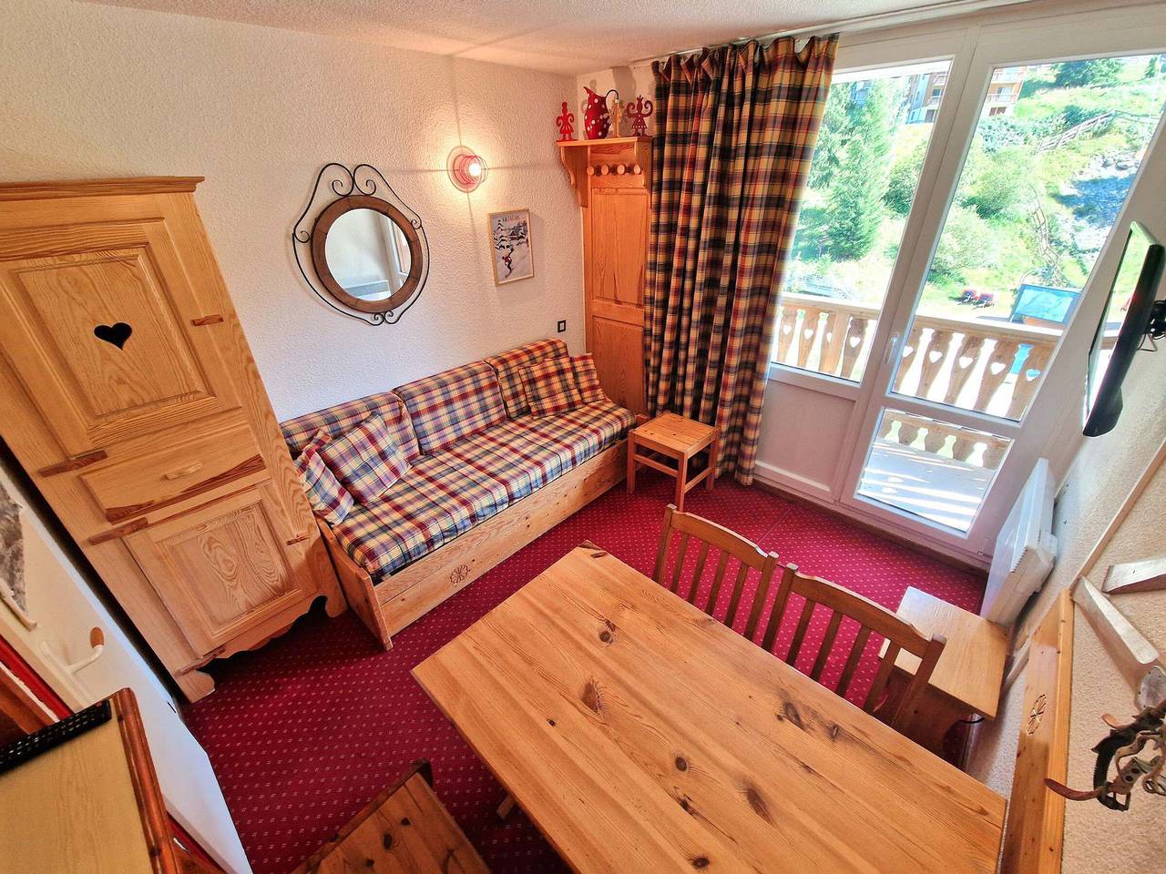 Entire studio, Studio in the heart of the station for 4 people with balcony, ski locker and bathtub in Valfréjus, Modane