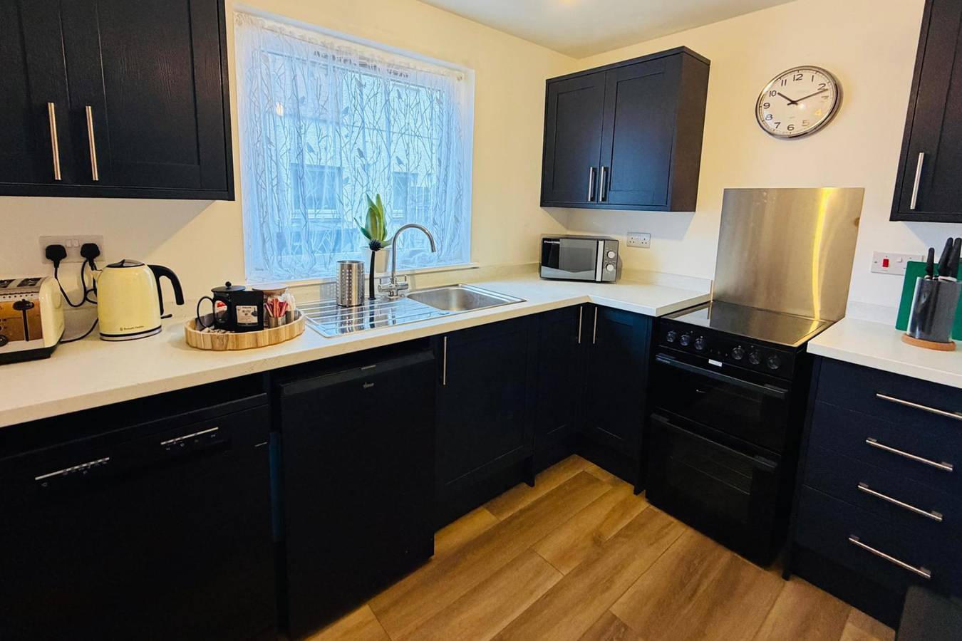 Ganze Ferienwohnung, 2 Bedroom Albany Apt Sleeps 4 -Tv & Wifi -Central in Oban, Loch Linnhe
