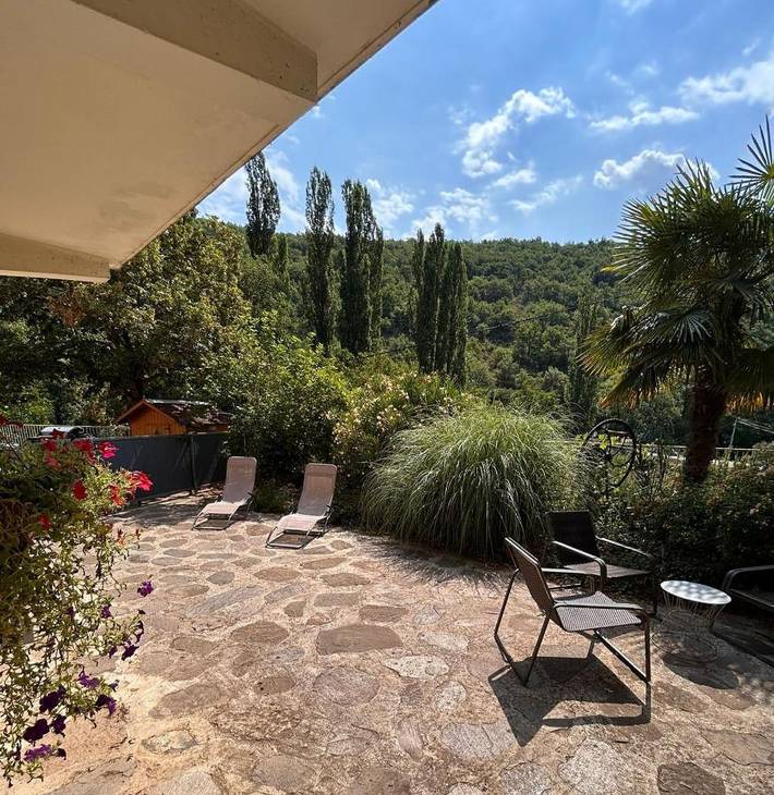 Gîte pour 5 personnes, avec vue ainsi que jardin et terrasse à Montjaux - 2