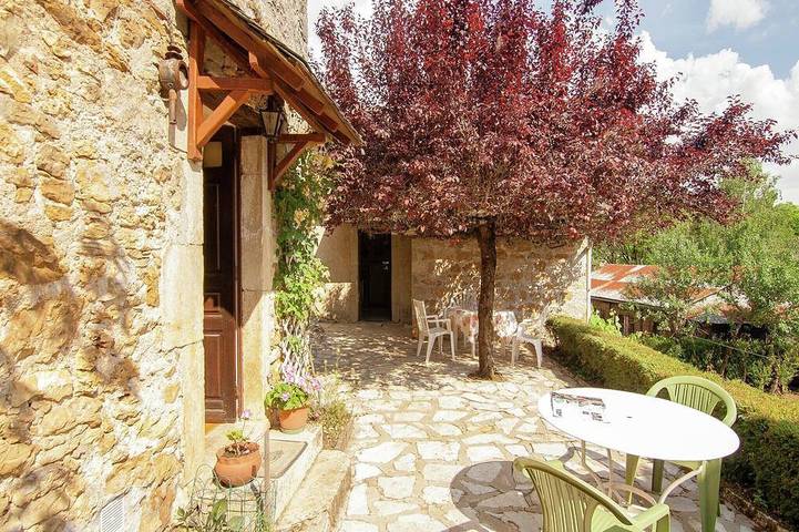 Gîte pour 6 personnes, avec terrasse et jardin