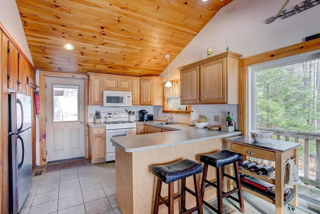 Lake House in Quiet Cove on Lake Winnipesaukee. in Moultonborough, Lake Winnipesaukee