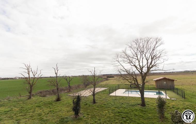 Gîte pour 4 personnes, avec jardin ainsi que terrasse et piscine à Merville - 2