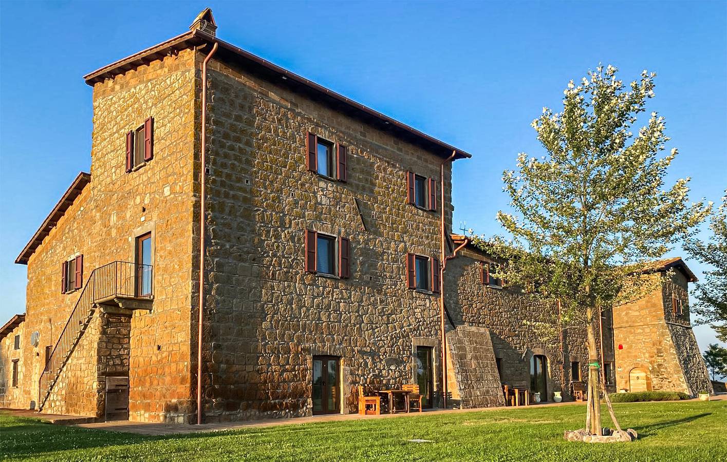 Ganze Ferienwohnung, Modernes Apartment mit WLAN, Klimaanlage und Parkplatz, 2 km von Civita entfernt in Lubriano, Viterbo Provinz