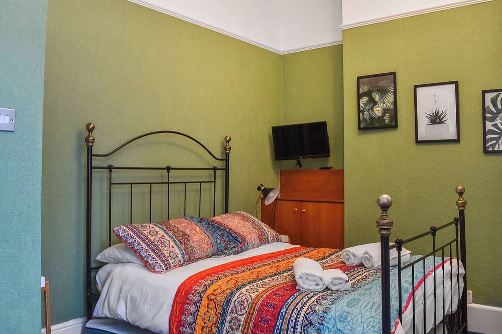6 bedroom accommodation in Swanage in Swanage, Dorset