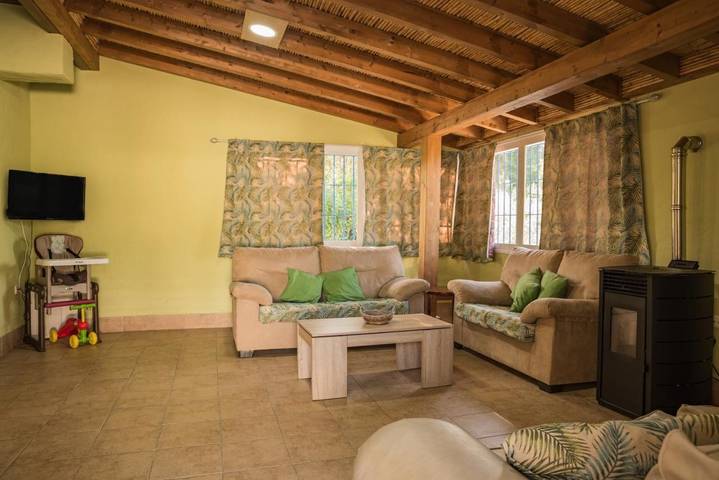 Casa rural para 7 personas, con vistas además de piscina y jardín, Familias con niños en Benalauría - 4