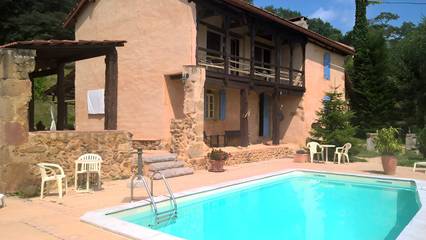 Gîte pour 12 personnes, avec terrasse ainsi que jardin et piscine, animaux acceptés dans le Gers