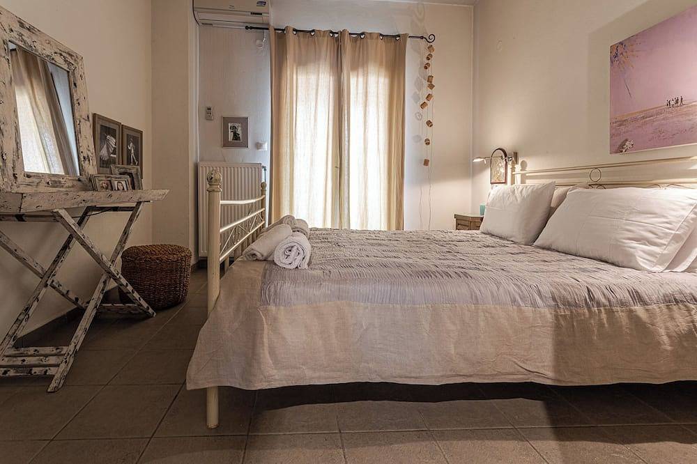 Iloi’s Villa in peaceful Village w. Private Beach in Pilion