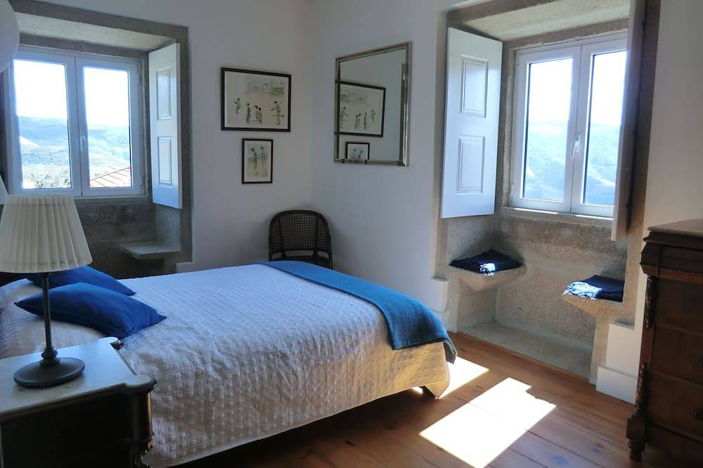 Gelegen in zijn eigen wijngaard met een uniek uitzicht over de vallei voor volledige privacy! in Vila Real, Douro-vallei
