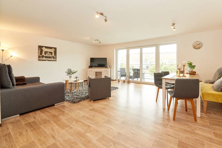 Ferienwohnung für 4 Personen, mit Ausblick und Balkon an der Mosel