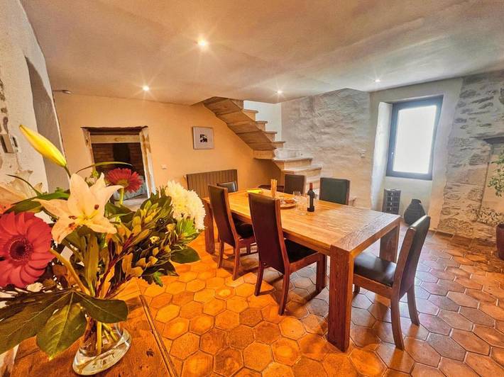 Location de vacances pour 8 personnes, avec piscine ainsi que jacuzzi et terrasse à Saint-Hippolyte-de-Montaigu - 2