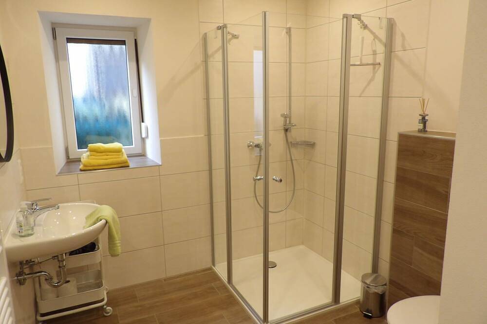 Ganze Wohnung, Neu gestaltetes Appartement (40qm) ideal für Familien für bis zu 4 Personen in Weikersheim, Taubertal