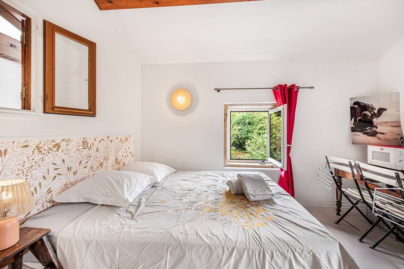 Chambre d’hôtes dans le Beaujolais avec terrasse et jardin partagés. Wi-Fi et parking gratuits in Saint-Julien (Rhône), Beaujolais