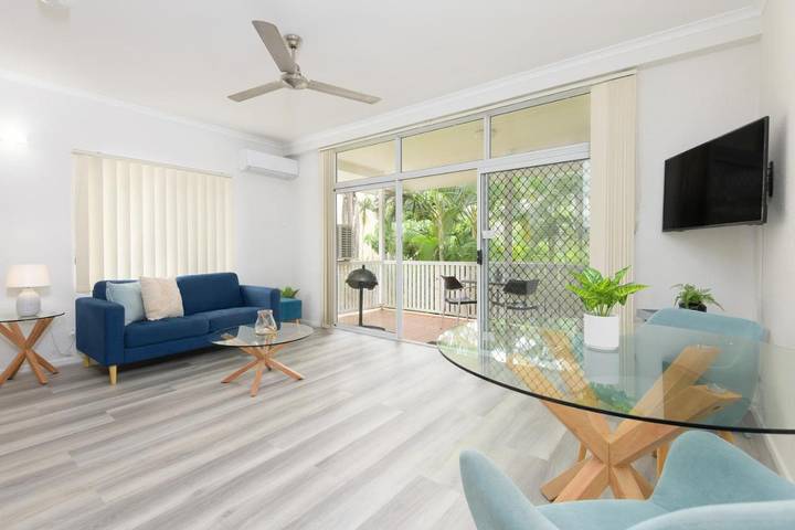 Appartement de vacances pour 2 personnes, avec jardin ainsi que balcon et piscine