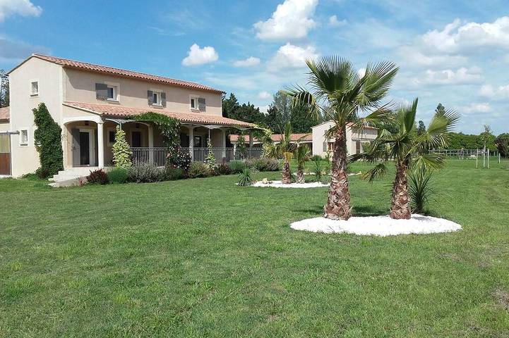 Villa pour 6 personnes, avec terrasse ainsi que jacuzzi et jardin - 1