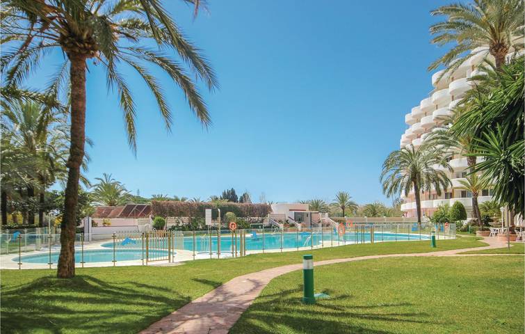 Ganze Ferienwohnung, Cooles Apartment am Pool in der Nähe von Playa 2km in Marbella Ost, Marbella