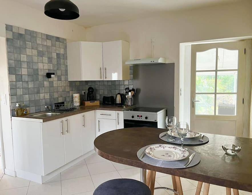 Three-Bedroom House in La Rivière, Région de Libourne