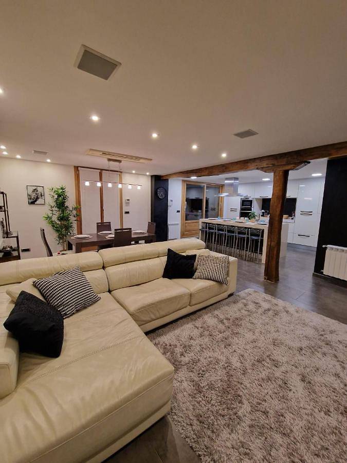 Gîte pour 8 personnes, avec Balcon et Terrasse à Etxebarria
