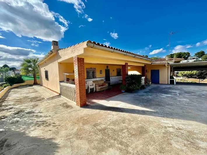 Ferienhaus für 8 Personen, mit Terrasse und Pool sowie Ausblick und Garten - 1