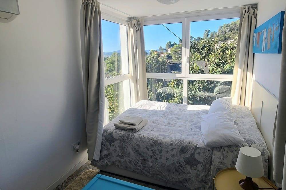 House with swimming pool next to Barcelona. in Sant Cugat del Vallès, Barcelona Inland