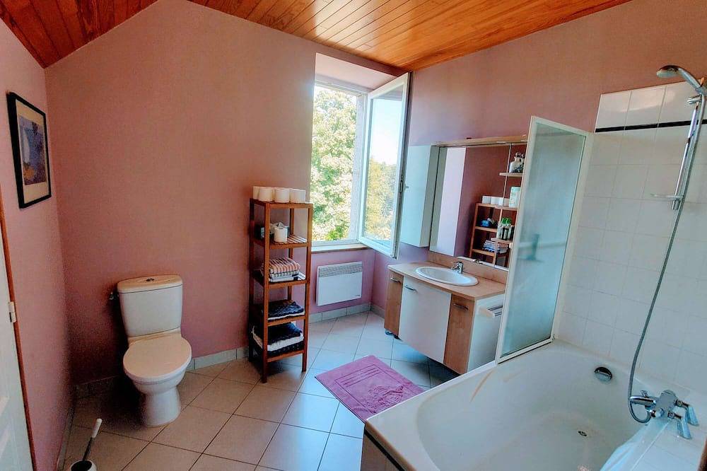 Ganze Wohnung, Bellevuebretagne - Ferienwohnung mit Meerblick in Saint-Jean-du-Doigt, Ceinture Dorée